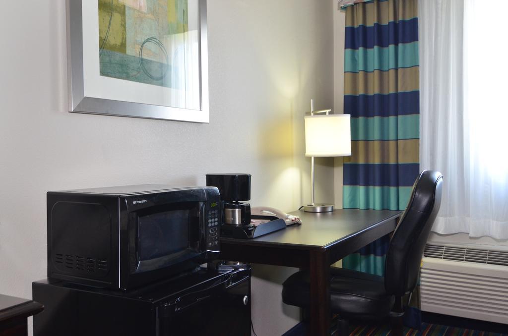 Quality Inn & Suites Kenedy - Karnes City Room photo